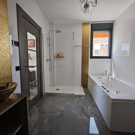 Casa Completa De Lujo Con Jardin Y Piscina Compartida Feriehus Madrid