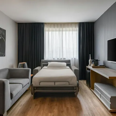 Hotel Ac Feria By Marriott 4*