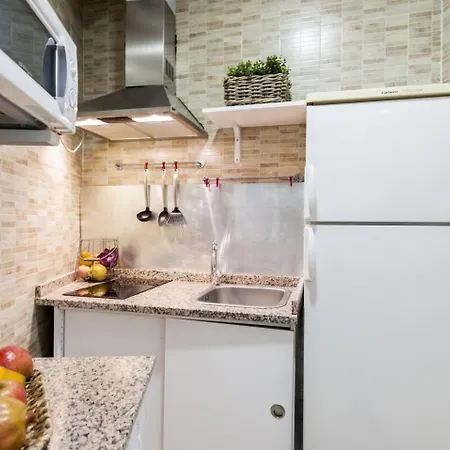 De Austrias - Your Refuge In La Latiina Apartment *