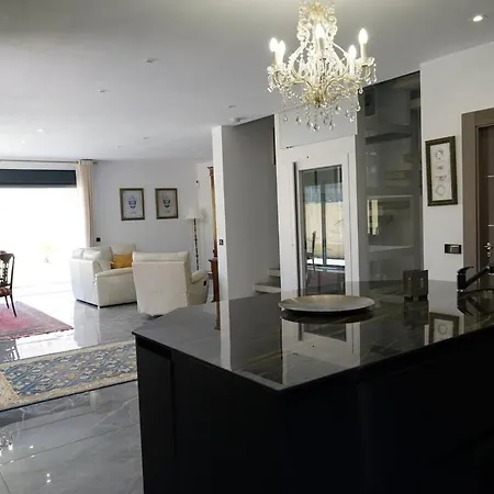 Complete Luxury House With Garden