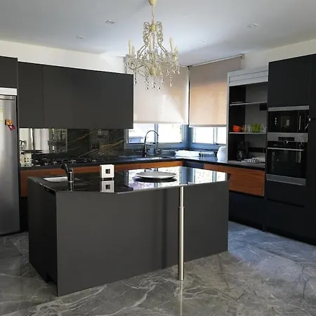 Holiday home Complete Luxury House With Garden *