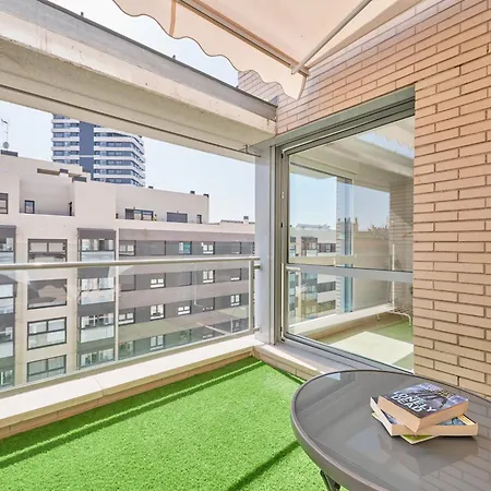 My - Con Terraza Y Piscina Comunitaria En Legazpi Madrid