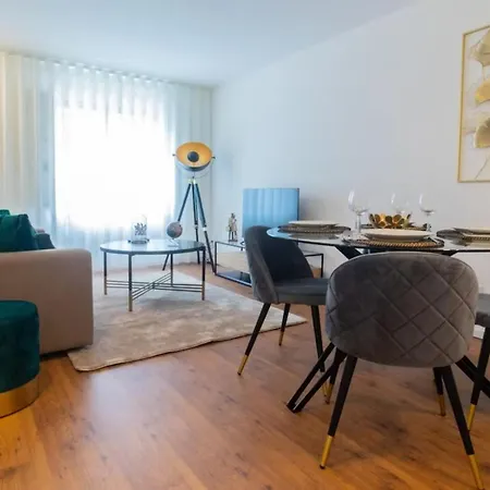 Saffron Tower Apartment *