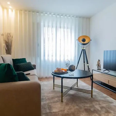 Saffron Tower Apartment Madrid