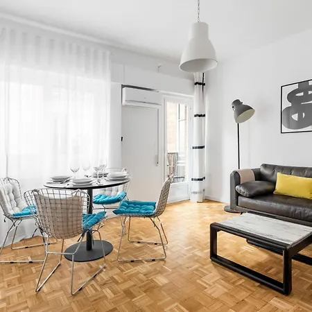 Апартаменты Charming La Latina Life -