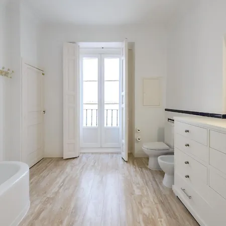 170m2 Muy Amplio Y Lujoso- 1 Min Plaza Mayor Apartment *