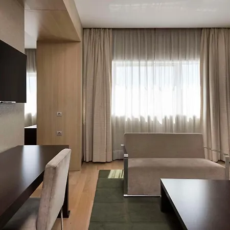 Nh Ribera Del Manzanares Hotel