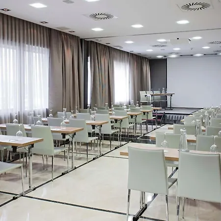 Nh Ribera Del Manzanares Hotel 4*