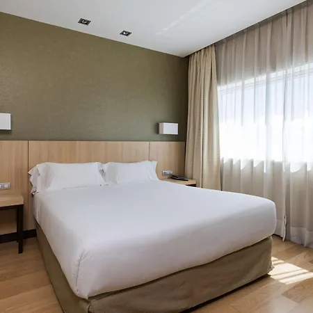 Nh Ribera Del Manzanares Hotel Madryt