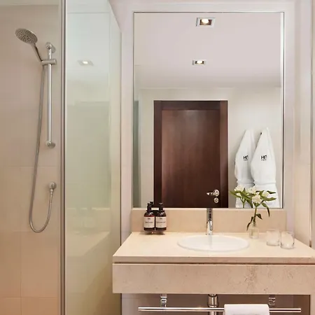 Nh Ribera Del Manzanares Hotel