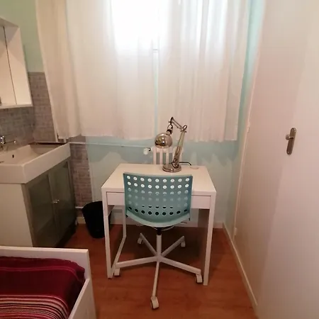 Residencia Abay 호스텔 *