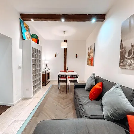 Fee4me. Amazing In The Heart Of Lavapies Apartment