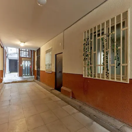 Fee4me. Amazing In The Heart Of Lavapies *