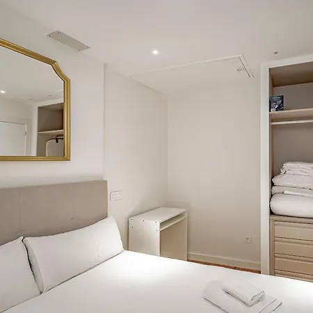 Cb10 - Stylish Modern Apartment- 5-minute Walk To Gran Via Apartment Madrid