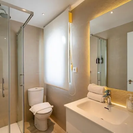 Cb10 - Stylish Modern Apartment- 5-minute Walk To Gran Via Apartment *