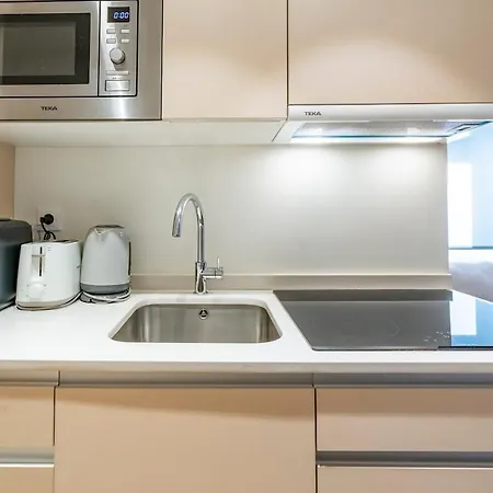 Cb10 - Stylish Modern Apartment- 5-minute Walk To Gran Via Apartment
