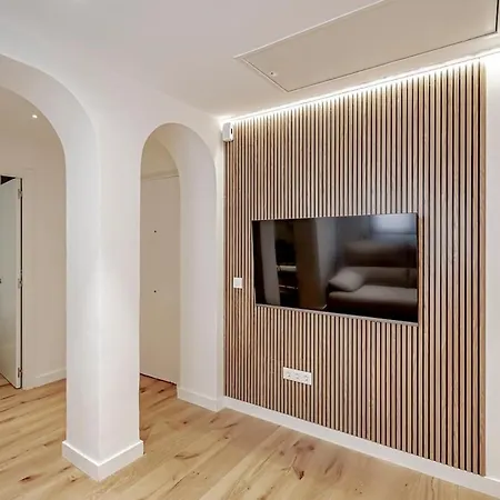 Cb10 - Stylish Modern Apartment- 5-minute Walk To Gran Via *