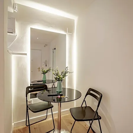 Cb10 - Stylish Modern Apartment- 5-minute Walk To Gran Via Madrid