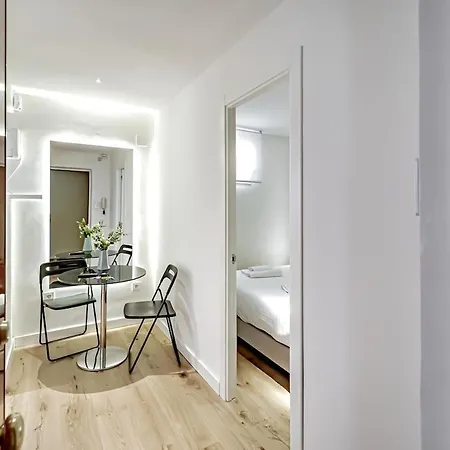 Cb10 - Stylish Modern Apartment- 5-minute Walk To Gran Via Apartment *