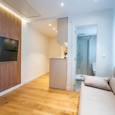 Cb10 - Stylish Modern Apartment- 5-minute Walk To Gran Via *