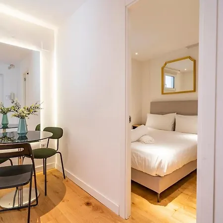 Cb10 - Stylish Modern Apartment- 5-minute Walk To Gran Via Apartment