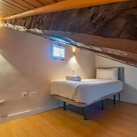 Cb10 - Stylish Modern Apartment- 5-minute Walk To Gran Via Apartment *