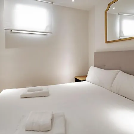 Apartment Cb10 - Stylish Modern Apartment- 5-minute Walk To Gran Via