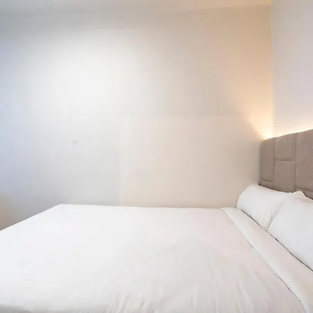 Apartment F132 Brand New Design - Feria Madrid