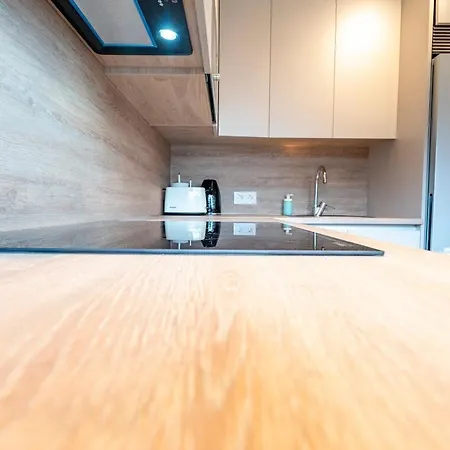 Apartment F132 Brand New Design - Feria Madrid