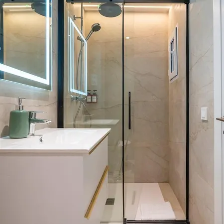 Apartment F132 Brand New Design - Feria Madrid