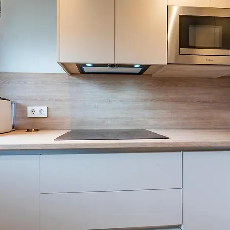 Apartment F132 Brand New Design - Feria Madrid