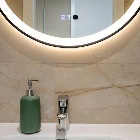 F132 Brand New Design - Feria Apartment Madrid