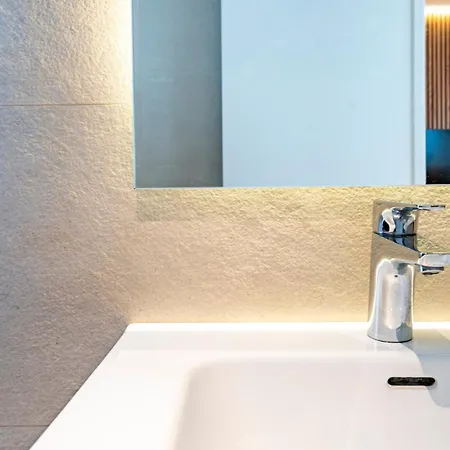F132 Brand New Design - Feria Apartment Madrid