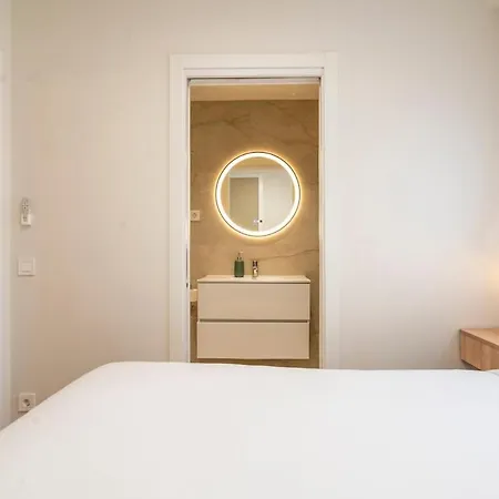 F132 Brand New Design - Feria Apartment *