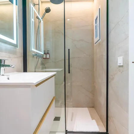 F132 Brand New Design - Feria Apartment