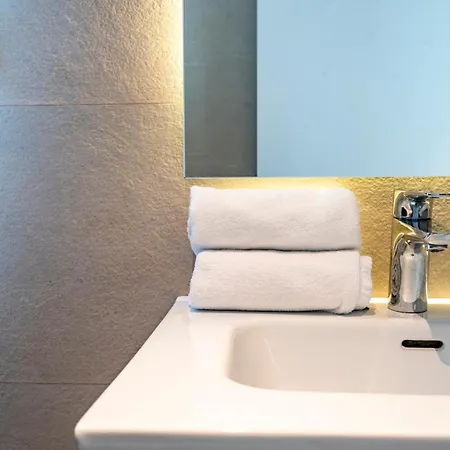 Apartment F132 Brand New Design - Feria Madrid