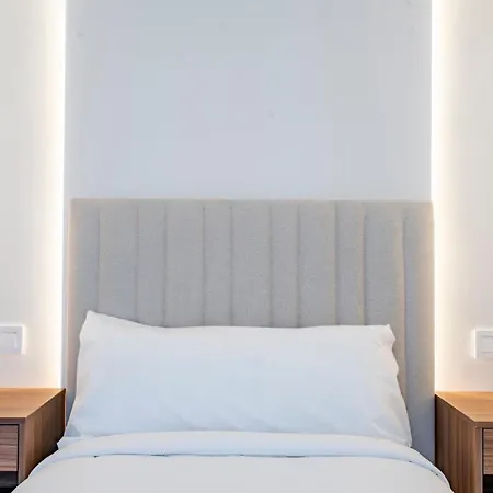 F132 Brand New Design - Feria Apartment