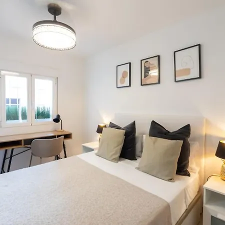 Apartment Market Martinez De La Riva III *