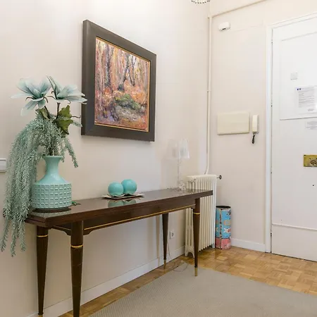 Reina 1 By Forever Apartment