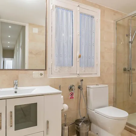 Reina 1 By Forever Apartment