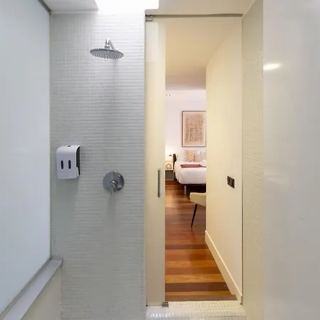 Temporary 3-bedroom Duplex In Downtown Apartment *