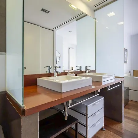 Apartment Temporary 3-bedroom Duplex In Downtown