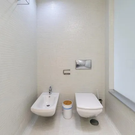 Temporary 3-bedroom Duplex In Downtown Apartment *
