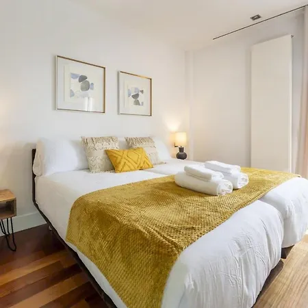 Temporary 3-bedroom Duplex In Downtown Apartment *