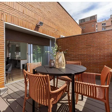 Temporary 3-bedroom Duplex In Downtown Apartment *