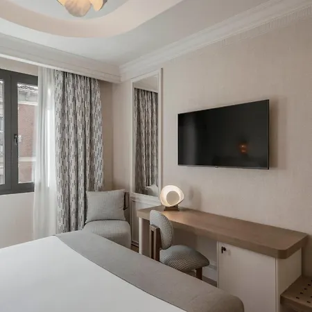 Vincci Centrum Hotel 4*