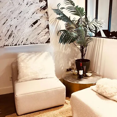 Beautiful, Renovated Loft In The Center *