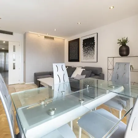 For Spacious, Temporary, And 3-bedroom Aca65 Apartment