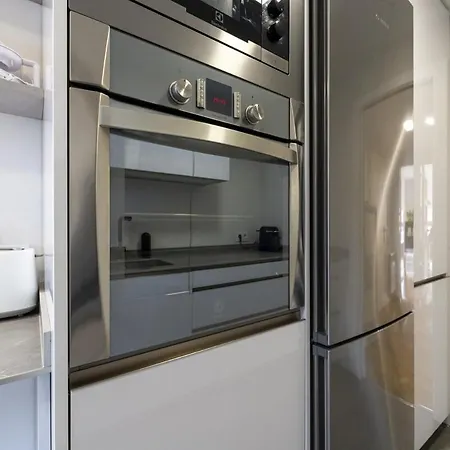 For Spacious, Temporary, And 3-bedroom Aca65