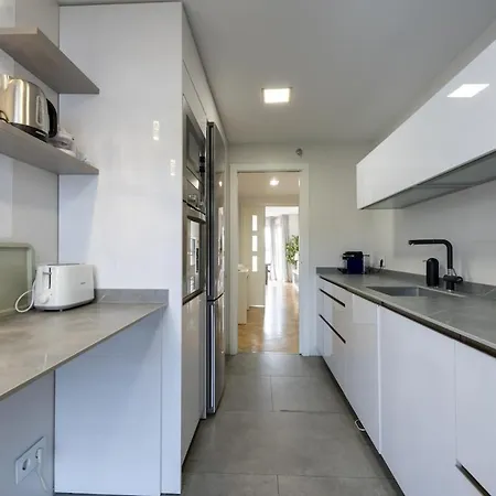 For Spacious, Temporary, And 3-bedroom Aca65 Apartment *